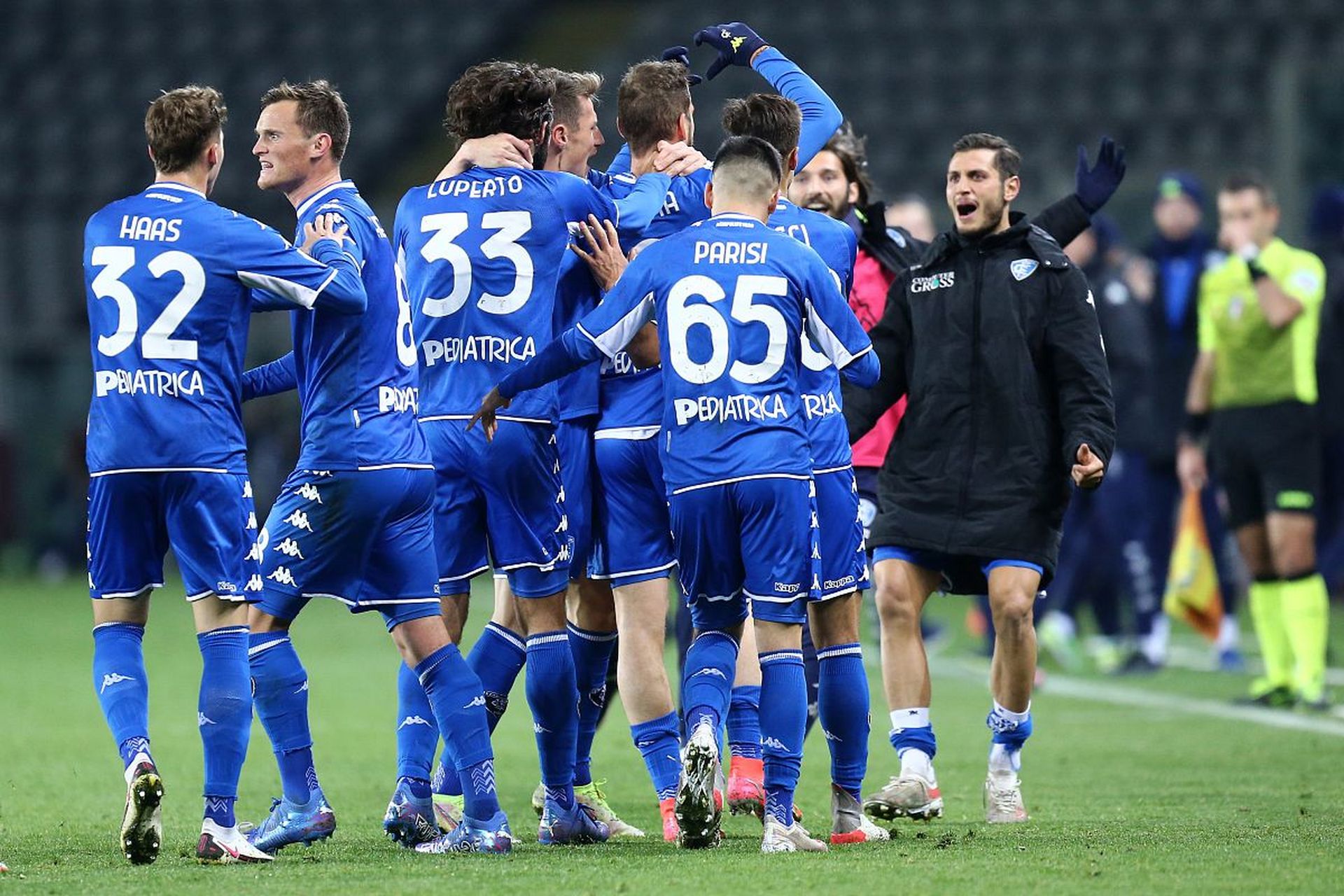 足球界掀起 足球界掀起